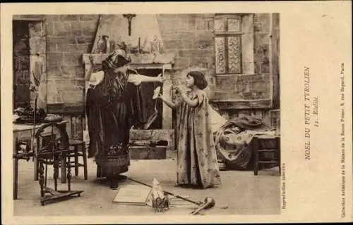 Ak Tirol, Tiroler Tracht, Wohnstube, Spinnrad, Kamin