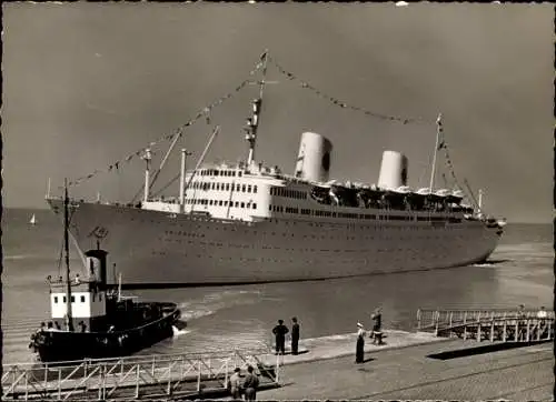 Ak Bremerhaven, Passagierschiff GRIPSHOLM an der Columbuskaje in Bremerhaven.