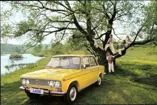 Ak Auto LADA-1500S, Autoexport, Kinder am Baum