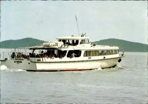 Ak Balaton Ungarn, Das Bild zeigt ein Schiff auf dem Balaton. Es sind viele Menschen auf dem S...