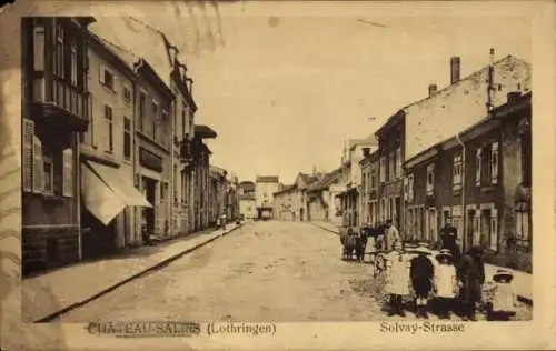 Ak Château Salins Lothringen Moselle, Solvay-Straße, Kinder