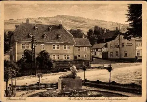Ak Oberweißbach im Weißbachtal Thüringen,  Froebel's Geburtshaus und Kriegerdenkmal