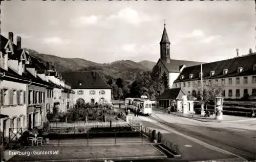 Ak Günterstal Freiburg im Breisgau, Straßenansicht, Straßenabhn an der Haltestelle