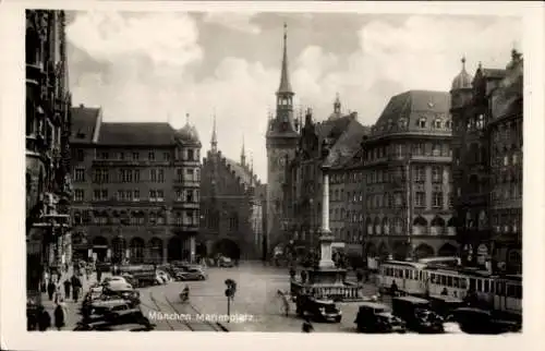 Ak München, München. Marienplatz mit Rathaus, Marienbrunnen, Straßenbahn und Autos