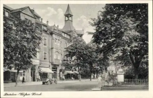 Ak Dresden Weißer Hirsch, Straßenszene mit Passanten, Bäumen und Gebäuden