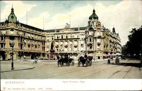 Ak Wiesbaden in Hessen,  Kaiser Friedrich-Platz mit Hotel Kaiserhof