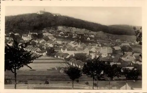 Ak Zbiroh Sbirow Region Pilsen, Blick auf die Stadt Zbiroh mit Kirche auf einem Hügel