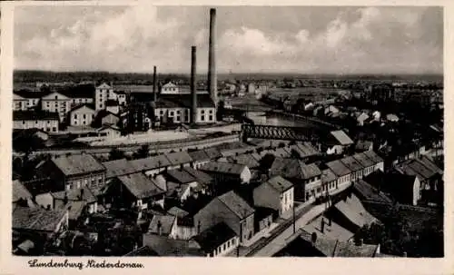 Ak Břeclav Lundenburg Niederdonau Südmähren, Blick auf die Stadt Lundenburg mit Fabriken und W...