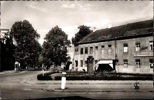 Ak Elsterwerda in Brandenburg, Karl Marx Platz mit Stalinallee, HOG Europäischer Hof