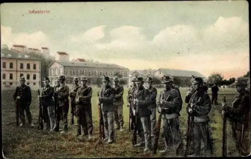 Ak Altfriedstein Niederlößnitz Radebeul, Infanterie Soldaten mit Gewehren stehen in Reih und G...