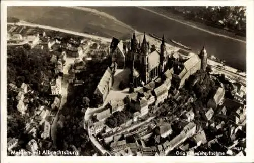 Ak Meißen an der Elbe, Teilansicht mit Albrechtsburg, Fliegeraufnahme