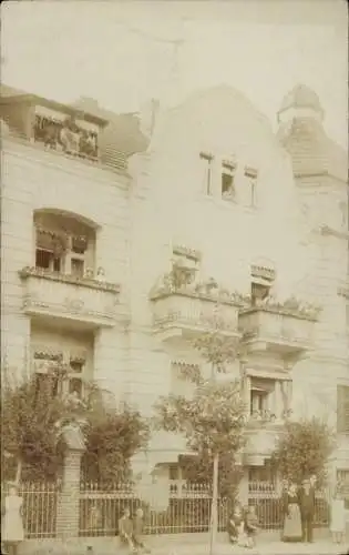 Foto Ak Berlin Pankow Niederschönhausen, Wohnhaus, Anwohner