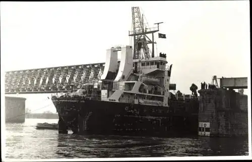 Foto Sliedrecht Südholland Niederlande, Frachtschiff, Brücke