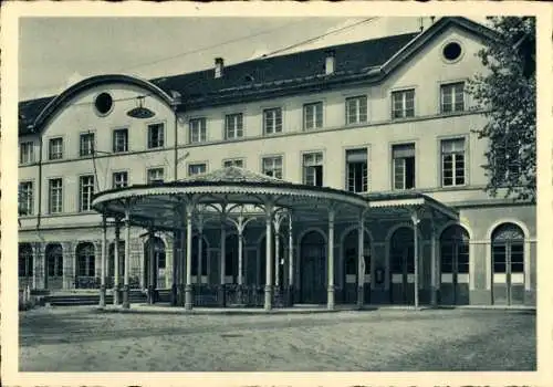 Ak Niederbronn les Bains Bad Niederbronn Elsass Bas Rhin, Kasino mit Römerquelle