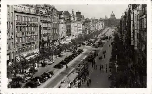 Ak Praha Prag Tschechien, Hradčany Hradschin,  Wenzelsplatz mit Straßenbahn und Autos