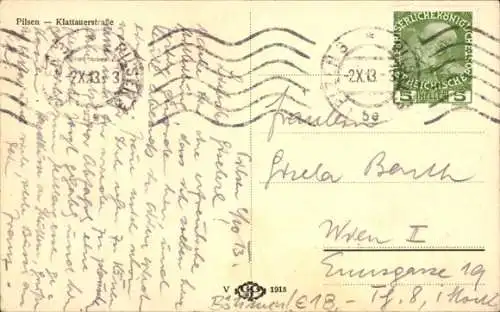 Ak Plzeň Pilsen Stadt, Straße mit historischer Architektur, Kirche, Straßenbahn, Menschen, Pfe...