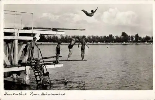 Ak Frankenthal in der Pfalz, Schwimmer, Sprungbrett, Schwimmbad, Jugendliche