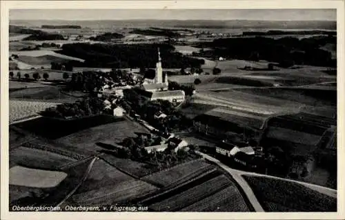 Ak Oberbergkirchen Oberbayern, Fliegeraufnahme von Ort und Umgebung, Kirche, Felder