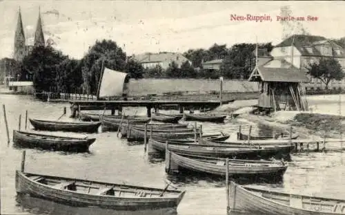 Ak Neuruppin in Brandenburg, Partie am See, Boote, Kirche