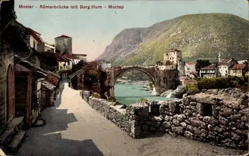 Ak Mostar Bosnien Herzegowina, Römerbrücke, Berg Hum