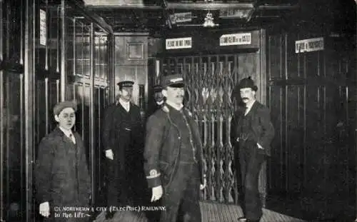 Ak London, Great Northern & City Electric Railway, In the Lift