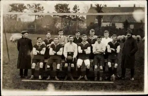 Foto Ak Gruppenbild einer Fußballmannschaft, Tor