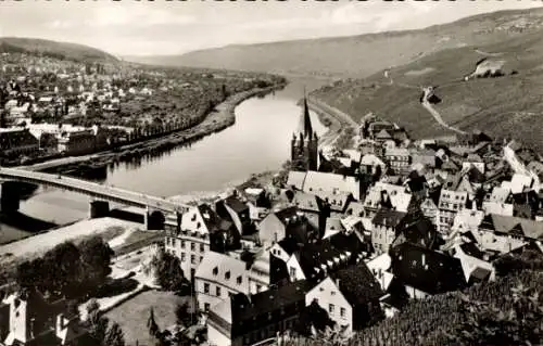 Ak Bernkastel Kues an der Mosel, Panorama, Kirche, Brücke