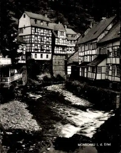 Ak Monschau Montjoie in der Eifel, Fachwerkhäuser an der Rur