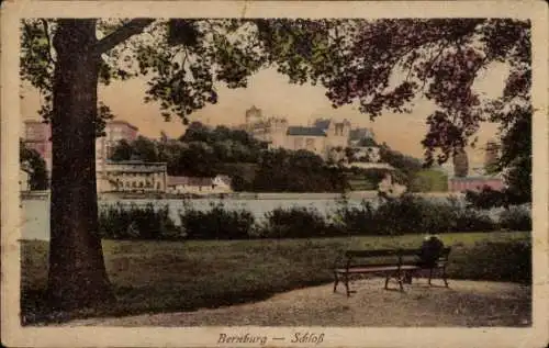 Ak Bernburg an der Saale, Bernburg-Schloss, kolorierte Ansichtskarte mittig ein Baum, davor ei...