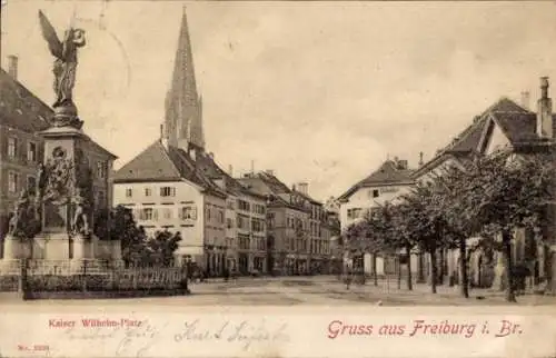 Ak Freiburg im Breisgau, Kaiser Wilhelm-Platz mit Kaiser-Wilhelm-Denkmal, Straßenansicht mit B...