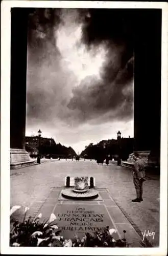 Ak Paris VIII, Arc de Triomphe, Arc de Triomphe, Grab des unbekannten Soldaten