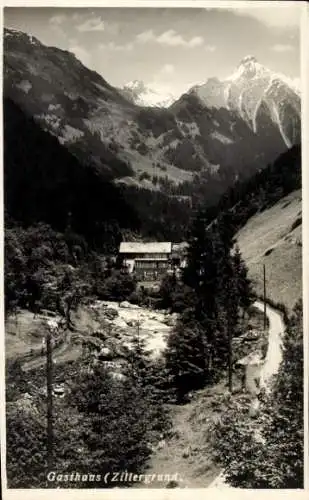 Foto Ak Zillergrund Tirol, Gasthaus mit Umgebung