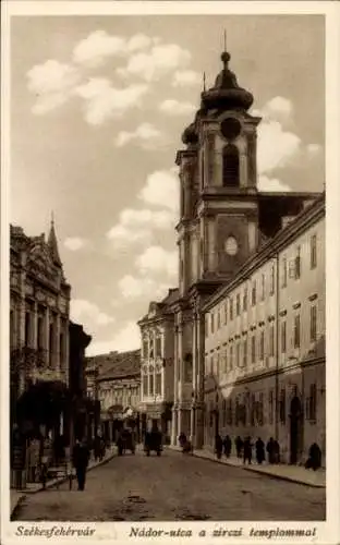 Ak Székesfehérvár Fehérvár Stuhlweißenburg Ungarn, Straßenansicht, Glockenturm