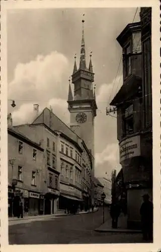 Ak Znojmo Znaim an der Thaya Südmähren, Stadtansicht mit Uhrturm