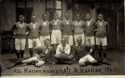 Foto Ak Alte Herrenmannschaft Hasslau 1921, Gruppenportrait