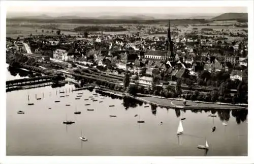 Ak Radolfzell am Bodensee,  viele Boote auf dem Wasser, Kirchturm im Hintergrund