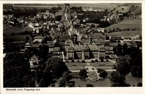 Ak Werneck in Unterfranken Bayern, Fliegeraufnahme, Blick auf das Schloss