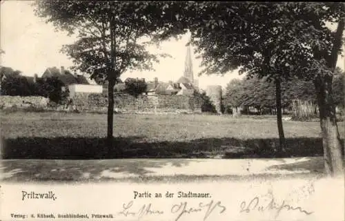 Ak Pritzwalk in der Prignitz, an der Stadtmauer