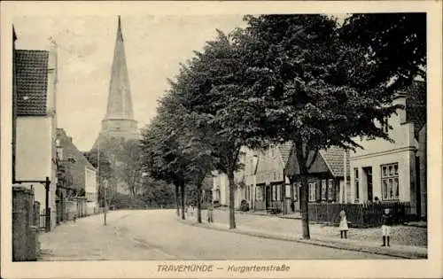 Ak Travemünde Lübeck Schleswig Holstein, Die Kurgartenstraße mit Kirche