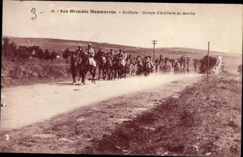 Foto Ak französische berittene Artillerie im Vormarsch