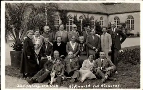 Foto Ak Alhausen Bad Driburg in Westfalen, Gruppenportrait 1930, Rückmarsch von Alhausen