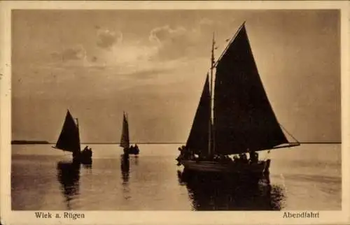 Ak Wiek auf Rügen, Abendfahrt, Segelschiffe auf dem Meer bei Sonnenuntergang