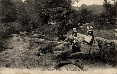 Ak Pont Aven Finistère, Frauen in Trachten