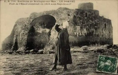 Ak Le Portel Pas de Calais, Fort de l'Heurt, Frau in Tracht