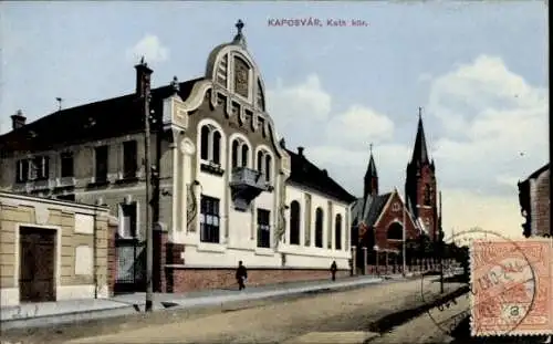 Ak Kaposvár Ungarn, Kirche, Giebelhaus