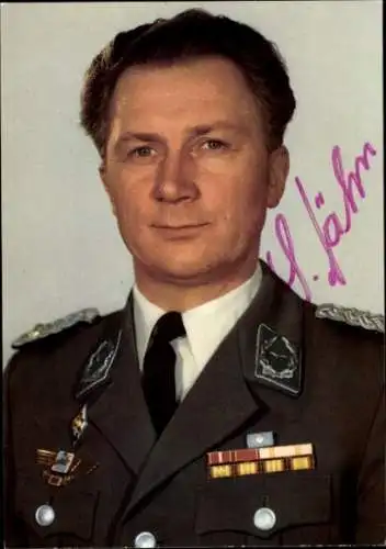 Ak Kosmonaut Sigmund Jähn, erster Fliegerkosmonaut der DDR, Portrait