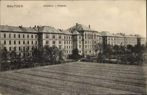 Ak Bautzen der Lausitz, Infanterie Kaserne, Außenansicht