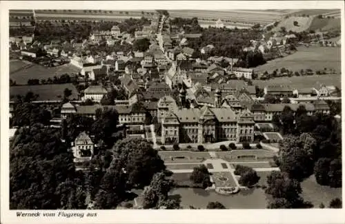 Ak Werneck in Unterfranken Bayern, Fliegeraufnahme, Blick auf das Schloss