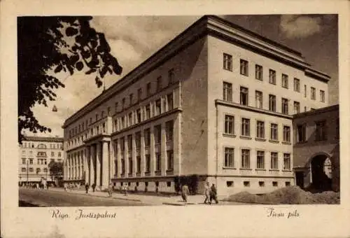 Ak Riga Lettland, Justizpalast, Passanten