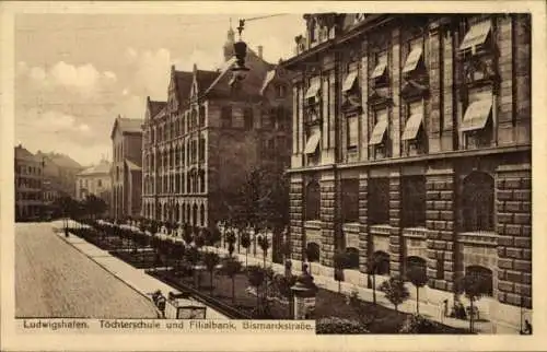 Ak Ludwigshafen am Rhein, Töchterschule und Filialbank, Bismarckstraße